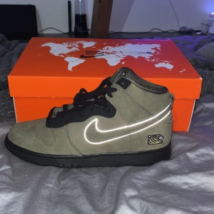 Nike dunk high storlek 43 - Nypris 1650 Oanvända Alla saker som dom kom med ingår