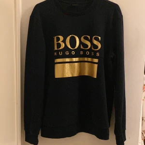 Hugo boss tröja storlek M - Råka beställa fel storlek hann inte att använda den. 