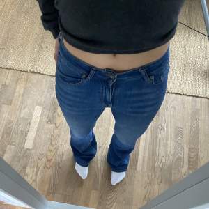 Snygga jeans från märket IVY💓Nypris 1400kr! Obs har slitningar därav priset 