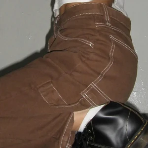 Brandy cargopants  - Jättefina midrise Brandy Melville - J.Galt Cargo byxor! Köpta i London och slutsålda på EU hemsidan. Kostade £34 så runt 430kr. Säljer för 300kr vid snabb affär! Frakt tillkommer.