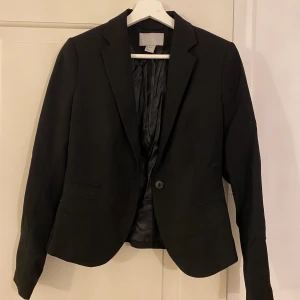 Blazer  - Superfin blazer!! Stl 36 från HM