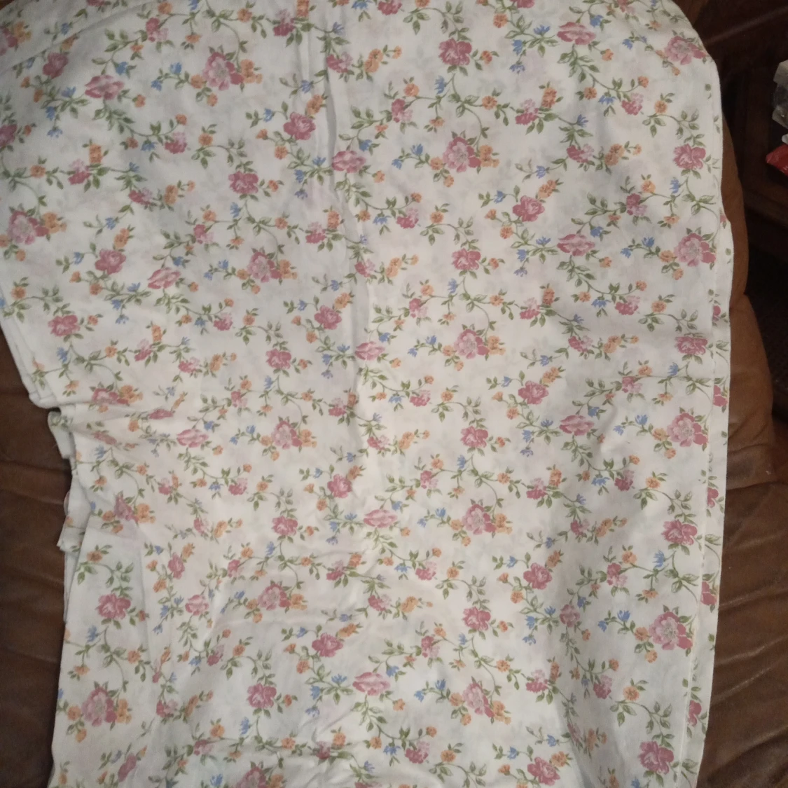 Vit blommigt Gardintyg metervara 4.5 metersbunt . - 90