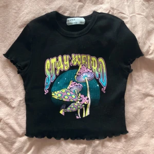 Bershka crop top - Bershka graphic crop top baby tee stay weird 80s cute