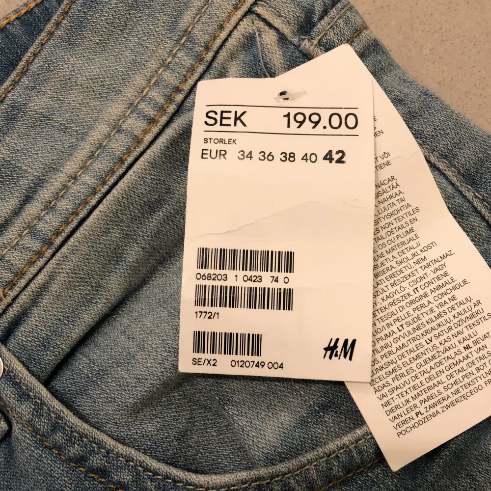 Blå jeans storlek 42. Skriv om ni vill ha fler bilder.. Shorts.