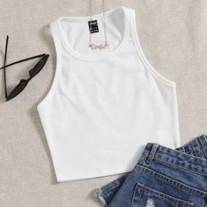 Fint linne - Säljer ett vit linne i storlek Xs/s💕Exakt lika Modell som det rosa linnet,sparsamt använd och jättefint skick💞Hör av dig för mer bilder💙