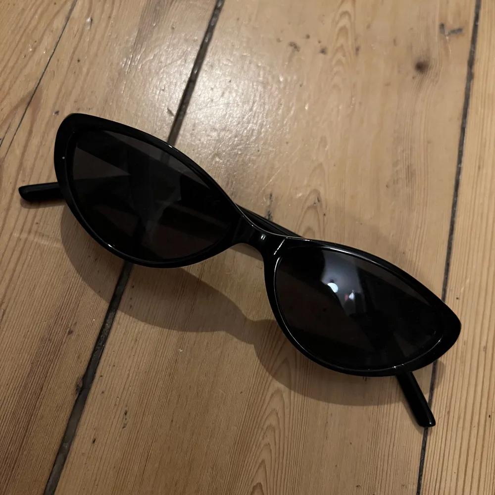 Solglasögon från Lindex. Accessoarer.