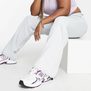 oanvända jeans - Helt oanvända jeans säljes då paketet ej skickades tillbaka i tid. (Finns även fler oanvända kläder på min sida) Kläderna ligger även ute på fler sidor, pris kan diskuteras :)