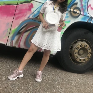 Bubbleroom, klänning, strl 36 - Säljer min engångsanvända studentklänning, då den numera bara hänger i garderoben. Den är i fint skick och passar även er med större byst! Priset kan diskuteras! :)