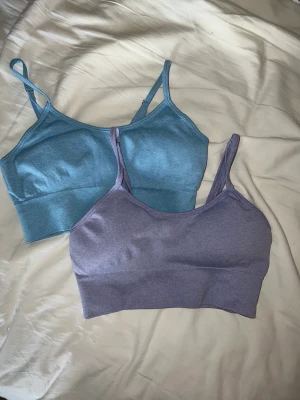 Sport-bh  - Säljer två tränings bh-ar i S från Shein. Slut i alla storlekar, men pris var 80kr/st jag säljer för 40kr st. Nyskick då jag enbart använt någon gång. Köparen står för frakten!