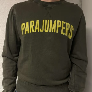 Parajumpers sweatshirt - Parajumpers sweatshirt. Använd under en sommar, därav lite solblekt, annars bra skick! Storlek L. Pris 249. Skriv privat vid intresse!⭐️