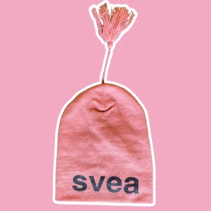 Sveamössa - Så söt mössa från Svea med tofs😍
