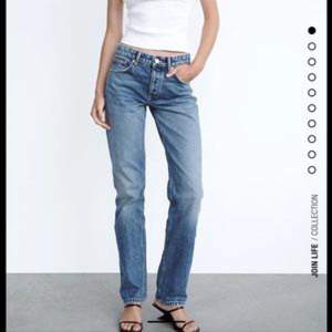 Zara straight mid rise jeans, sparsamt använda men en reva på ena bakfickan💕