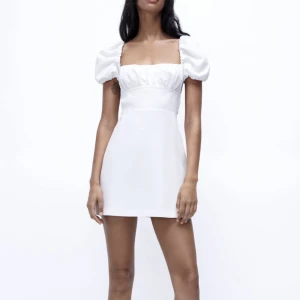 Zara klänning - Klänning från zara, köpt för 359kr, aldrig använd❤️ köparen står för frakt 