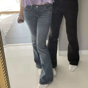 Jeans zara - Säljer nu dessa low waist jeans från zara i storlek 38❣️