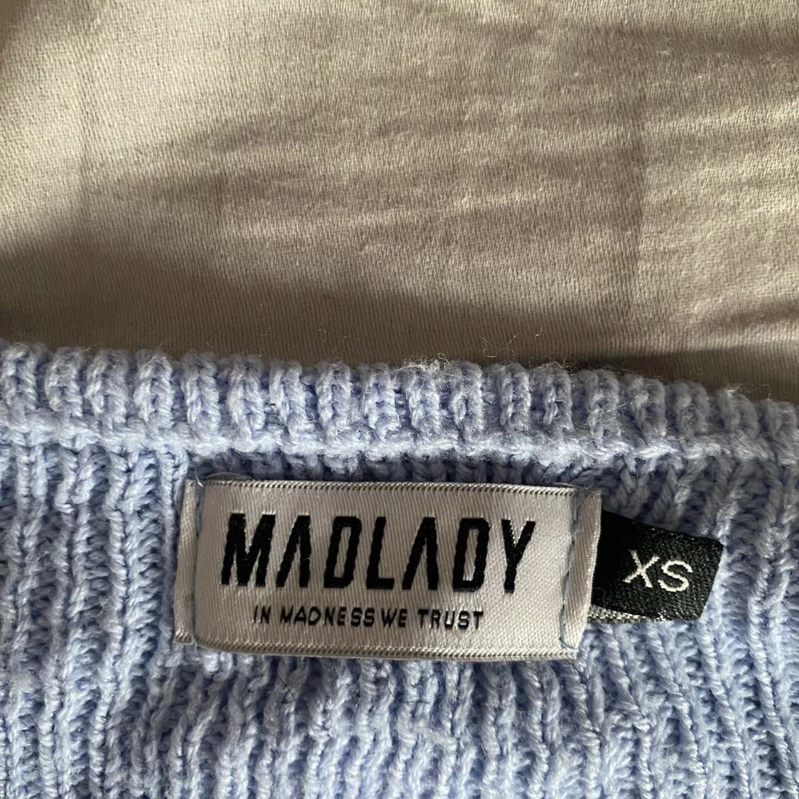 Tjusig stickad sommartopp i underbar färg - 91