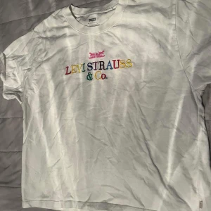 T-shirt  - Använt nån gång, bra skick.
