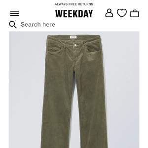 Supersköna manchester jeans i färgen kakigreen från weekday. Aldrig använda, endast testade. Stretchiga i materialet! Hör av er för förr bilder eller funderingar 💚