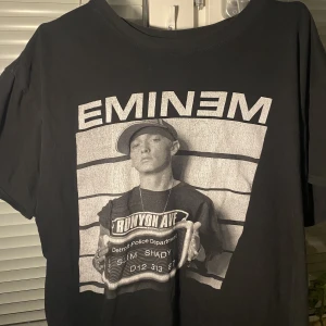 Eminem tshirt - Den sitter oversized på någon som har XS/S Möts upp i sthlm💕