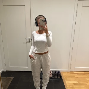 Linnebyxor  - Snygga linnebyxor från H&M. Säljer då de ej kommer till användning. 