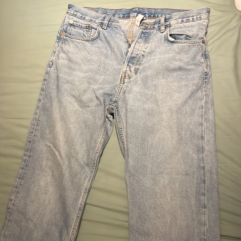Skick 10/10  Ljusblå snygga jeans  Passform: Loose . Jeans & Byxor.