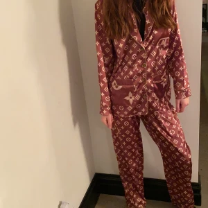 Pyjamas  - LV pyjamas 