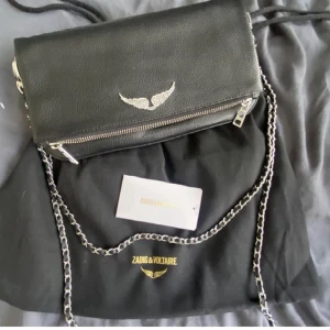 Zadig väska - Säljer min zadig väska som är i ny skick💕dustbag medföljer! VILL VERKLIGEN FÅ DEN SÅLD! BUDA!!