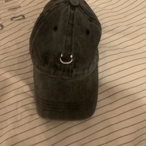 💘KEPS💞 - En jätte fin keps❤️ Nyskick  Man kan spänna om den