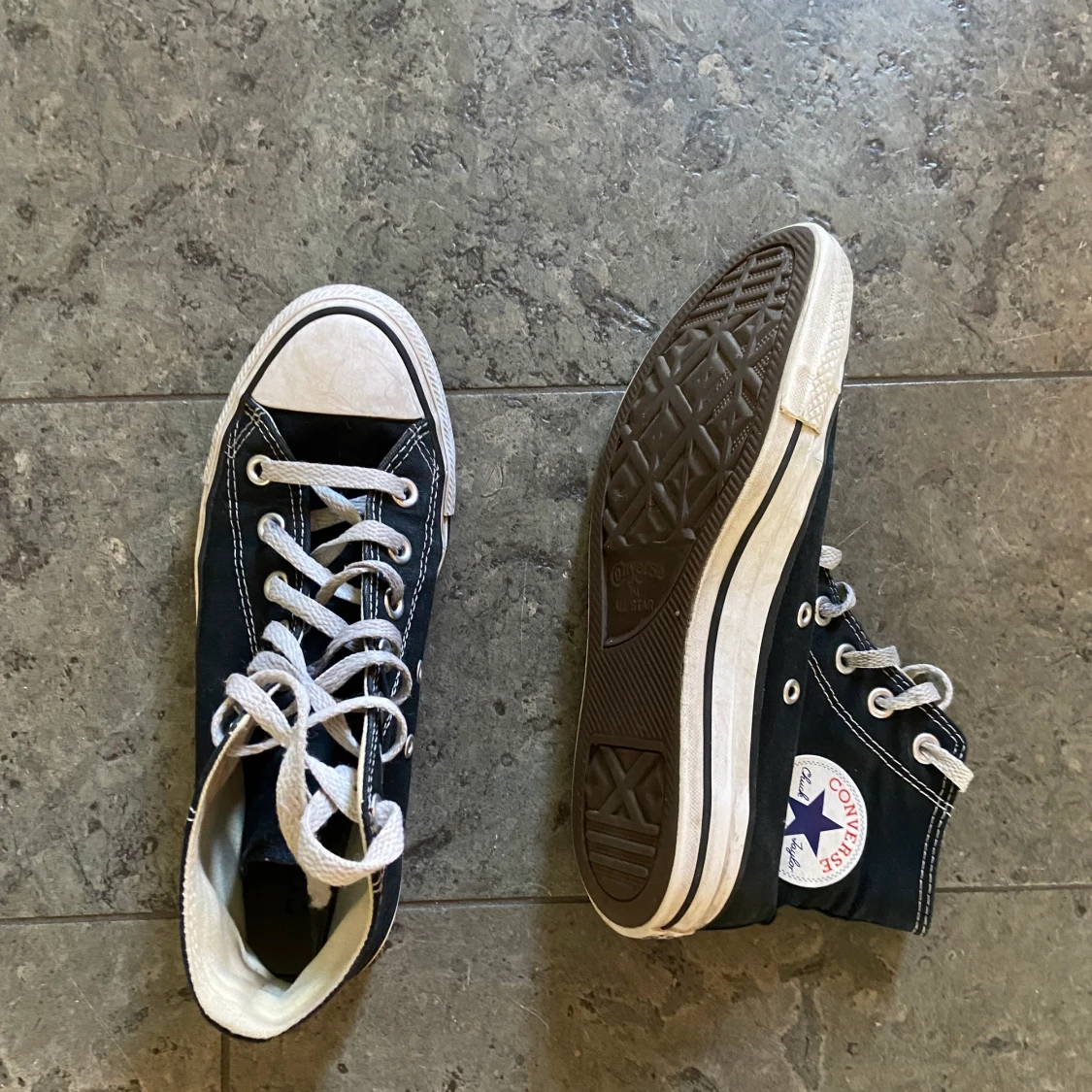 Svarta converse