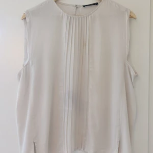 Mango off-white shirt - Bra skick, som ny. Jättefin under kavaj.