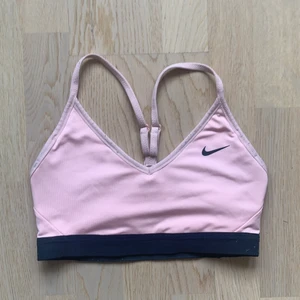 Nike sportbh - Fin sportbh från nike i ljusrosa, använt skick