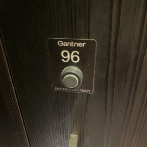 Tröja - Super cool stickad gul tröja , använd fåtal gånger 