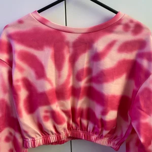 Hoodie - 80kr + frakt 59 kr