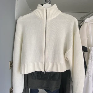 Stickad tröja - Så fin stickad tröja!! Köp för 200 plus frakt💓