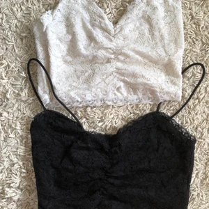 Spets linnen  - Säljer nu två stycken spets linnen i stl S. Du får de båda för 50kr. Finns dragkedja på sidan. OBS‼️ Köparen står för frakten som ej är inkluderat i priset 😊