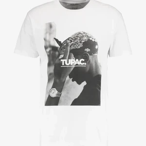 Tupac t-shirt  - Jättefin t-shirt som endast är använd ett fåtal gånger. Storlek: S, köparen står alltid för frakten, postbevis skickas alltid💕