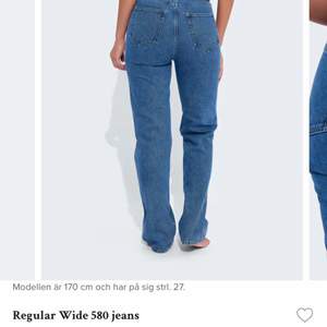 Säljer mina bikbok jeans i modellen regular wide för halva priset, använt ca 3 gånger men är tyvärr för stora. Frakt ingår i priset