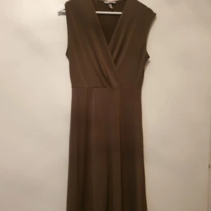 Klänning  - Klänning storlek s, passar till olika tillfällen. Använd endast en gång 