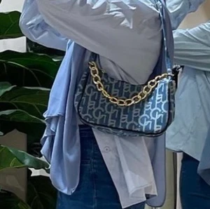 Fin väska  - Jätte fin blå väska, använt några gånger. 