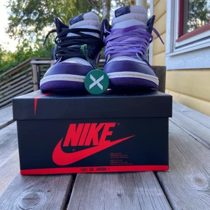 💜Jordan 1 High Court purpule💜 - 💜Jordan 1 High Court purpule 💜 Storlek: 43-45 Allt og ingår  Pris: 5000 Skick 10/10  