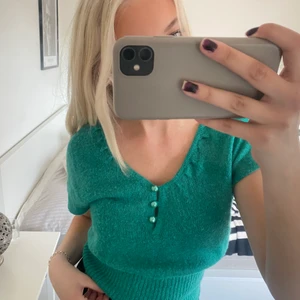 Grön tröja - Supersnygg och skön grön/blå stickad tröja 💙💙