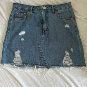 Jeanskjol  - Jeanskjol från H&M. Storlek 38, pris 60kr + frakt ❤️