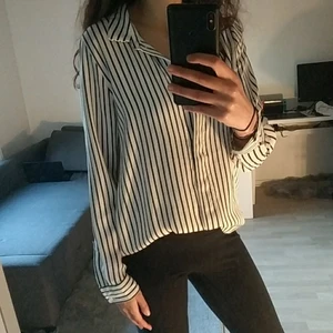 H&M randig blus, vit, 40 - H&M randig blus, 40, bra skick