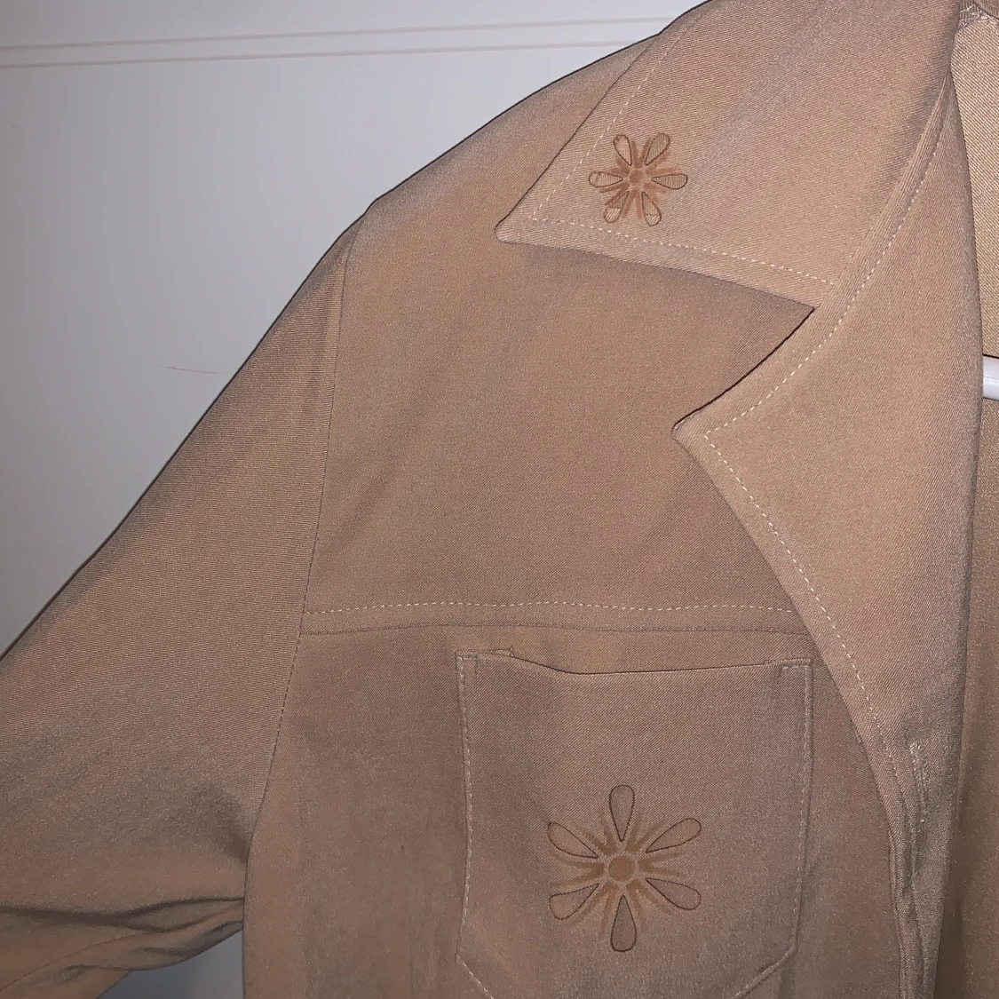 Vintageskjorta med blommdetaljer  - 91