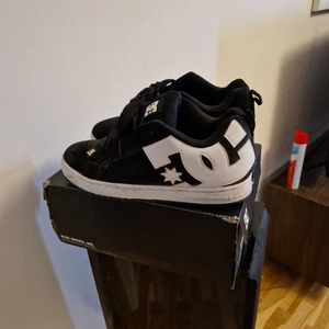Skor två par dc shoes stl 44.5 adidas stl 44 - Dc är stor för mig  Adidas är för smala 