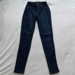 FashionNova ”Classic Mid Rise Skinny Jeans - Dark Denim” in size 1/XS. Used once