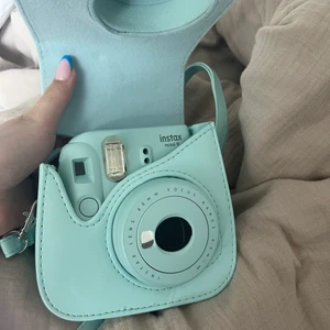 Instax mini 9 - Säljer min kamera, får ingen användning av den och tänker därför sälja. Den är knappt använd men rolig att ha till sommaren för att ta bilder😻 kan mötas upp i gbg/borås☺️ 