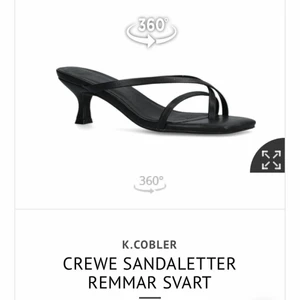 K. Cobler klackskor  - Klackskor med klackhöjden 5 cm som endast är använda en gång så de är som nya😊 Säljer pga ville bara ha de på balen och använder inte klackar annars. De är normala i storleken✨ Nypris 699
