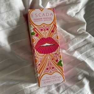 Helt oöppnad escada - Säljer denna underbara escada parfymen då jag har två till oöppnade på lager😆💗 inköpt för 450kr och den är i summer festival limiter edition🥰