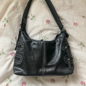 Baguette väska - Säljer denna coola beugette väskan för att den inte kommer till användning. Köpt på humana i Göteborg och är i bra skick. Tveka inte att höra av dig om du undrar något💚