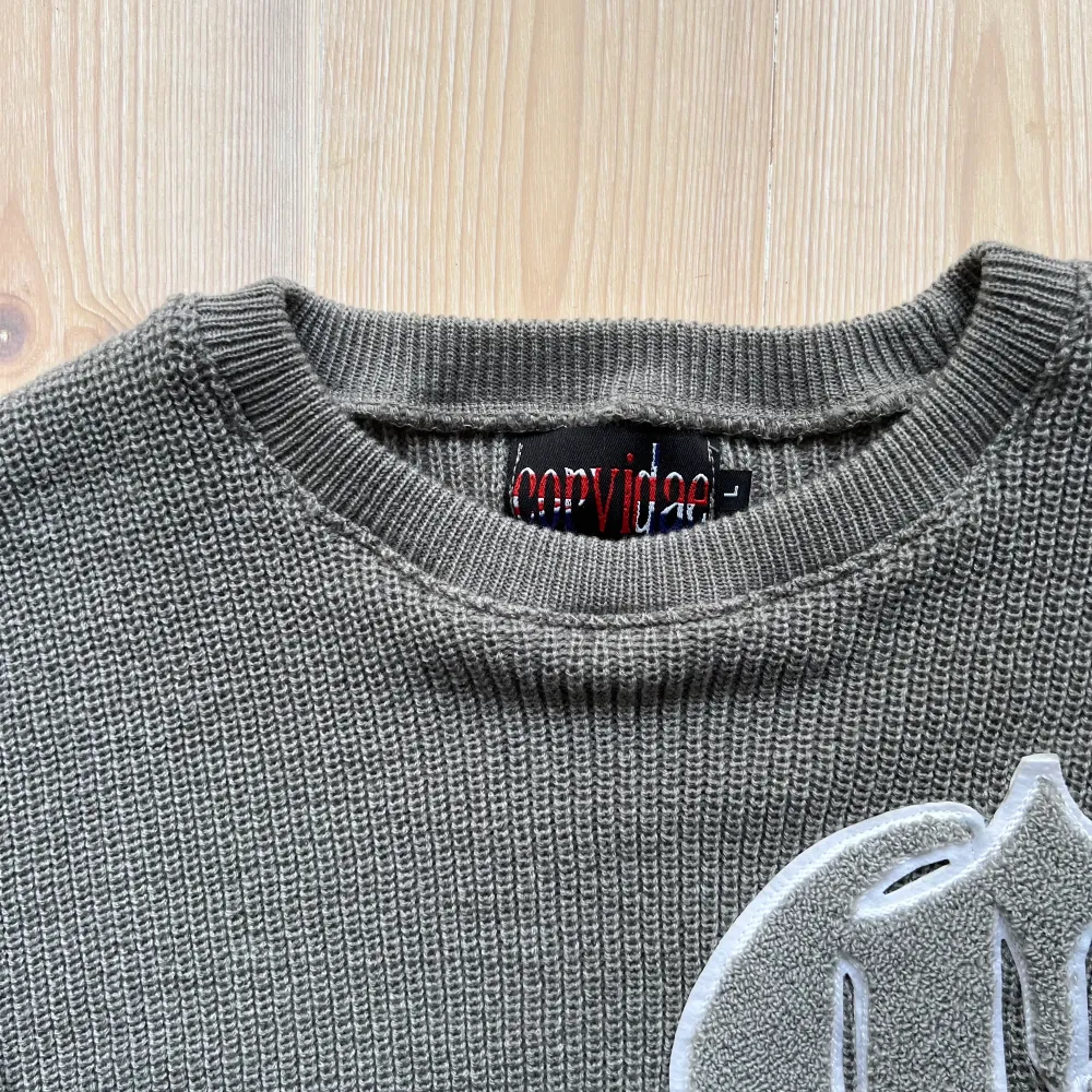 Sälja pga för liten för mig… Limited edition tröja från Corvidae. Aldrig använd, storlek L men sitter som en s/m... Tröjor & Koftor.